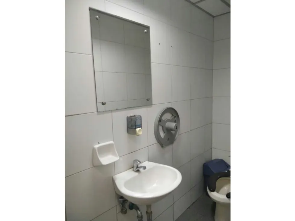 LOCAL EN ALQUILER DE 161 M2 EN PLAZA VENEZUELA (RR) - 16