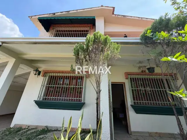 Casa a Remodelar en El Bosque, calle cerrada con doble vigilancia