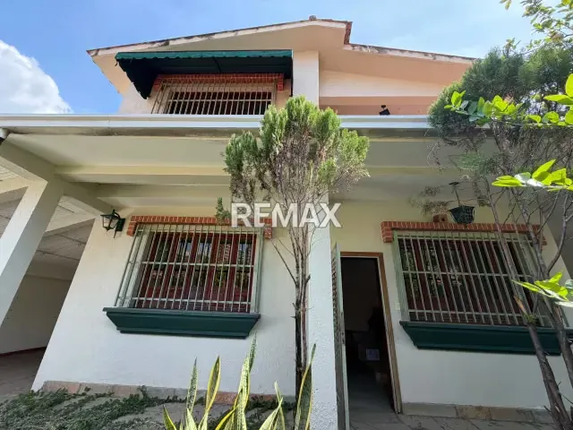 Casa a Remodelar en El Bosque, calle cerrada con doble vigilancia