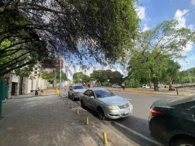 Venta de Local Comercial en Plaza Venezuela - 3