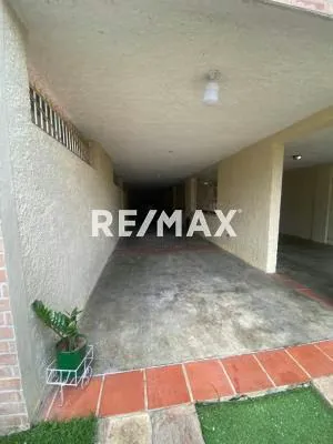 Venta de apartoquinta en Altos del Parral - Res. Trastevere - 2