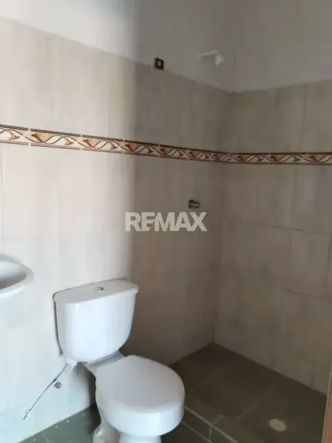 Se Vende Casa Comercial a Estrenar de 2 Niveles - 6