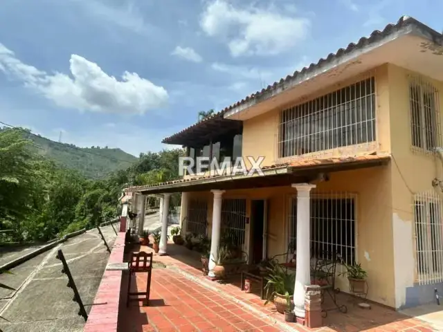 ACOGEDORA CASA EN LOS ANAUCOS COUNTRY