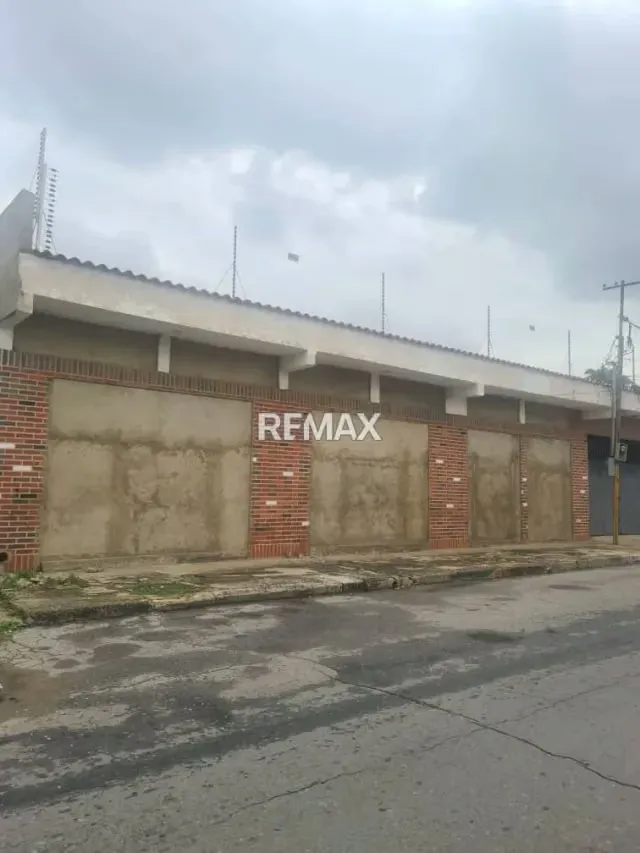 En Venta Galpon En San Blas Calle Comercio cruce con Paseo Cabriales - 2