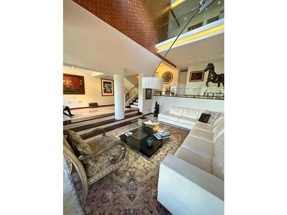 CASA EN VENTA 827 M2 - URB. COLINAS DE TAMANACO - 2