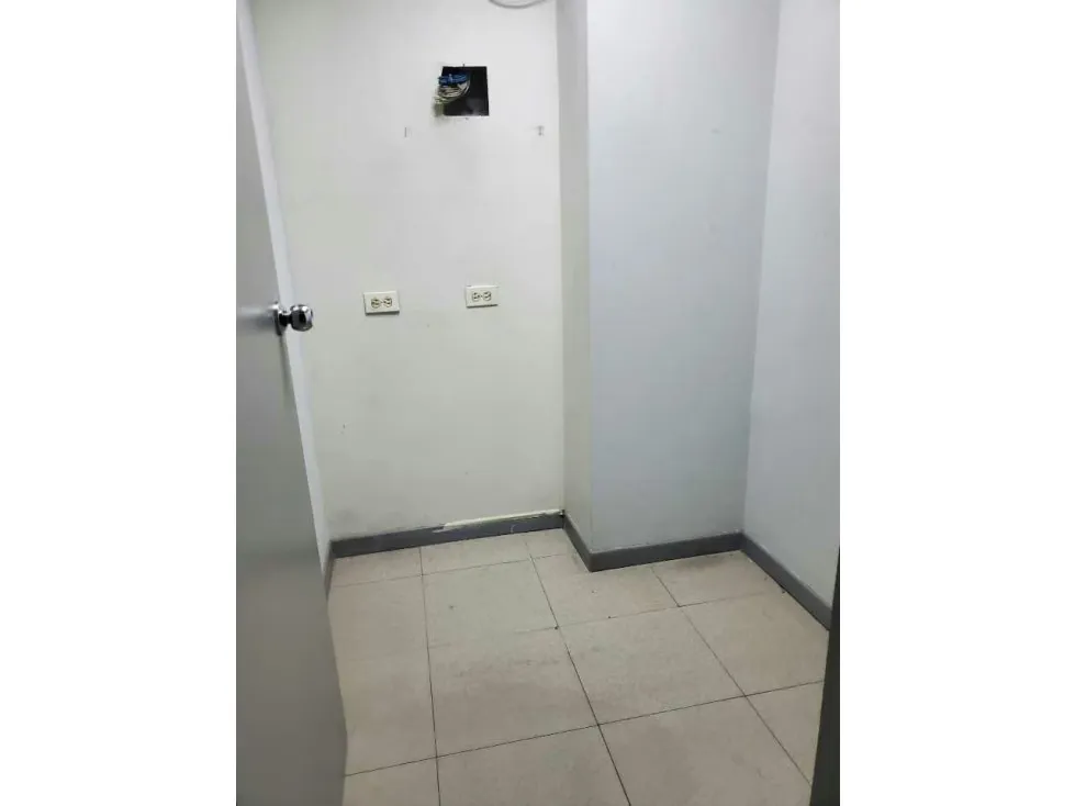 Alquilo local comercial 87m2 La Castellana 4656 - 5