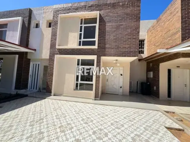 TONW HOUSE EN ALQUILER