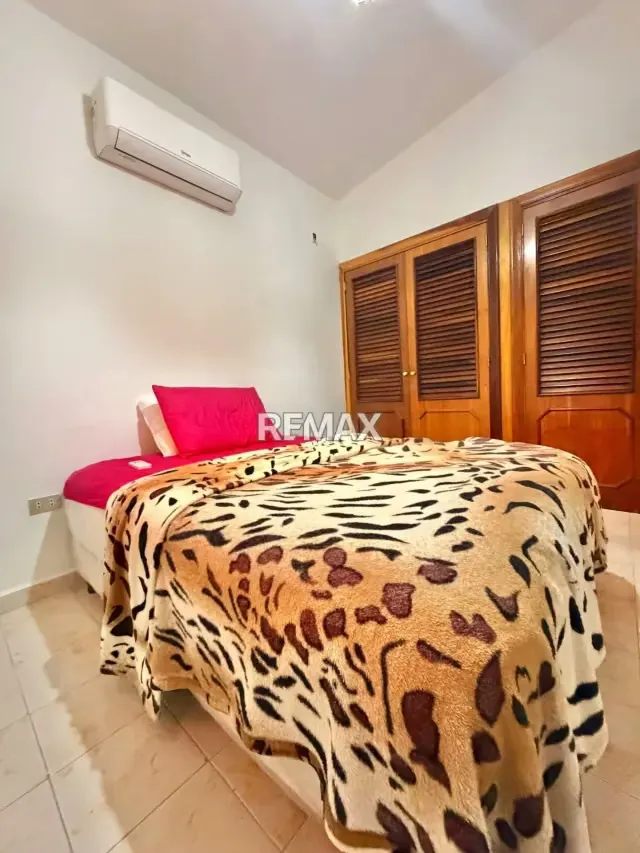 Venta de Casa de dos Niveles en Las Chimeneas Valencia Calle abierta - 12