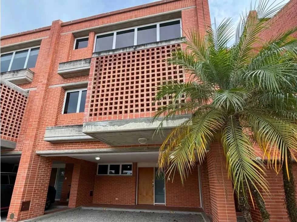 Se vende town house 248m2 El Hatillo 2083