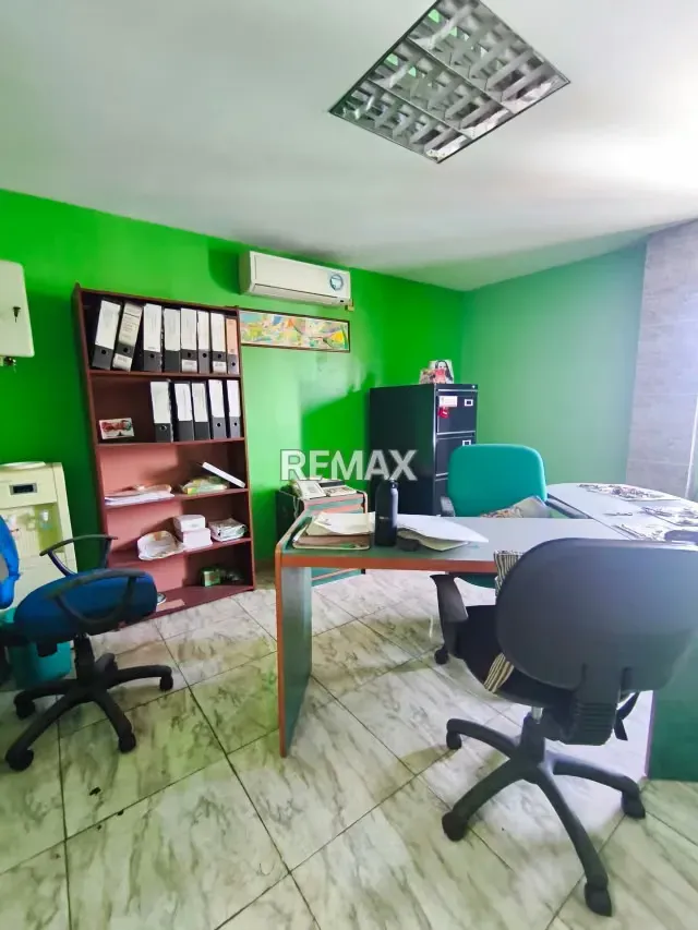 En venta potencial edificio comercial en la calle Páez - 11