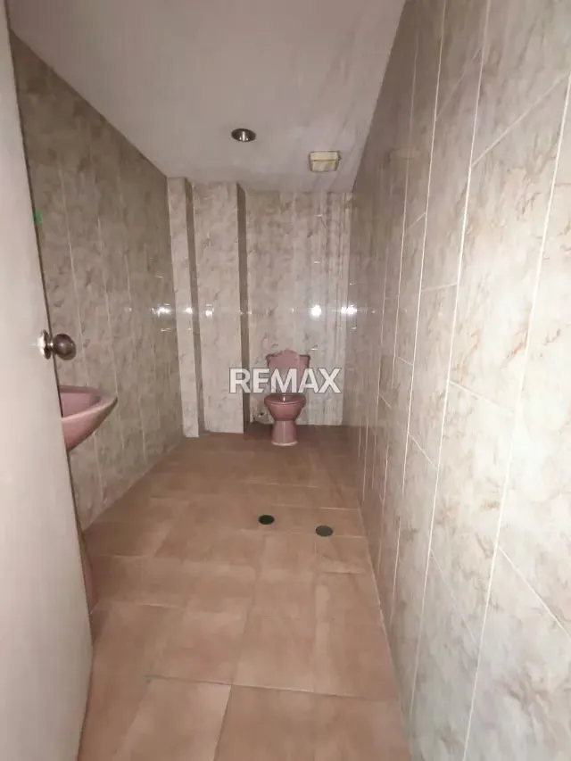 En venta potencial edificio comercial en la calle Páez - 13