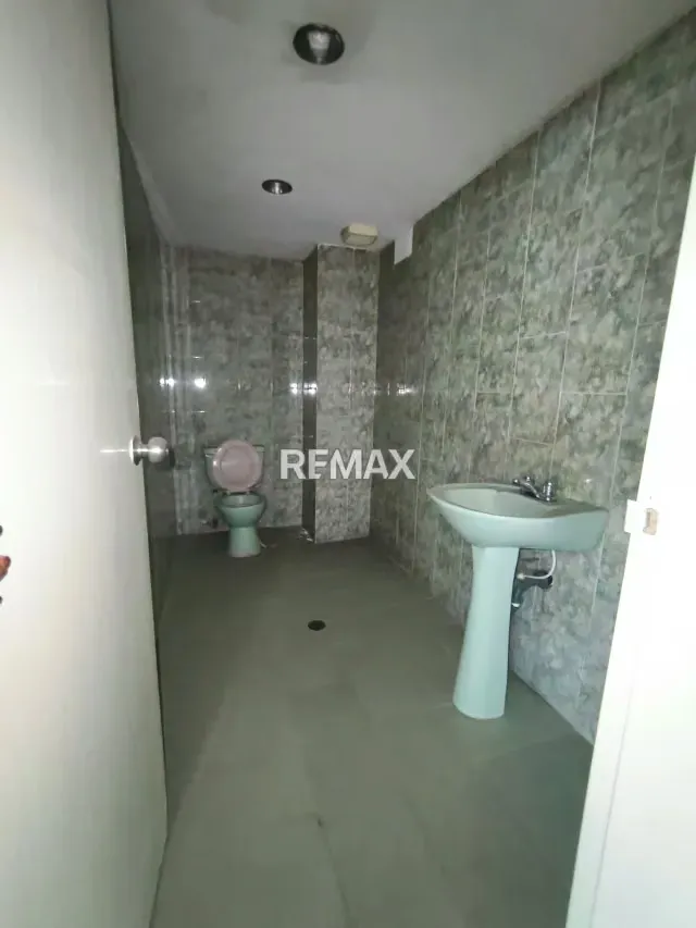 En venta potencial edificio comercial en la calle Páez - 14