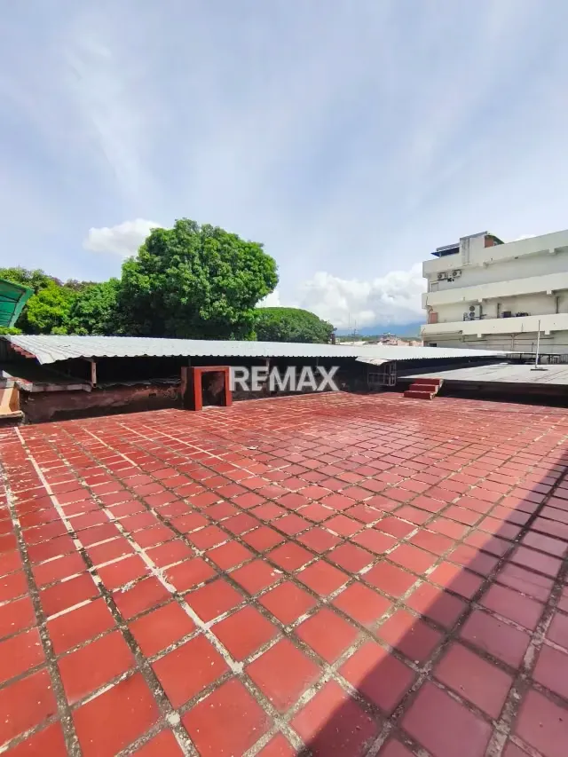 En venta potencial edificio comercial en la calle Páez - 16