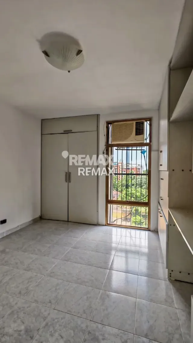 SE ALQUILA APARTAMENTO EN JUANICO