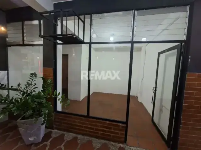 Local Comercial Disponible para Alquiler - Ubicación Estratégica