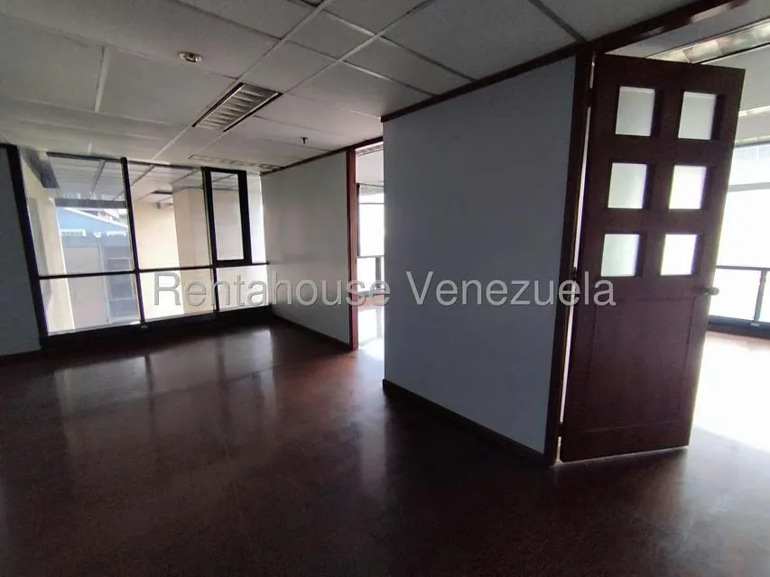 Oficina en Alquiler en Plaza Venezuela, Distrito Metropolitano - 12