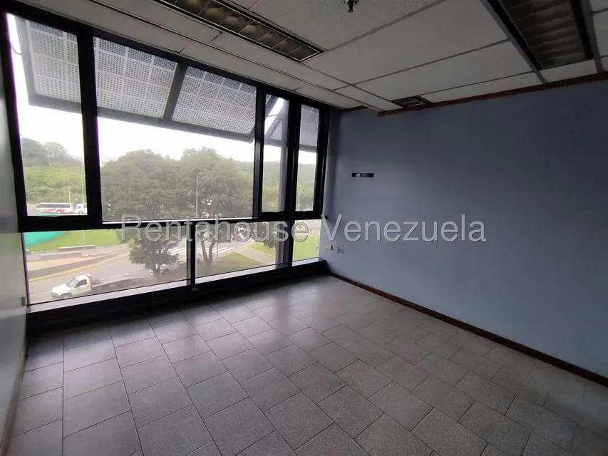Oficina en Alquiler en Plaza Venezuela, Distrito Metropolitano - 13