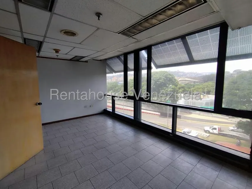Oficina en Alquiler en Plaza Venezuela, Distrito Metropolitano - 15