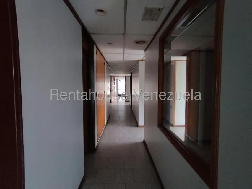 Oficina en Alquiler en Plaza Venezuela, Distrito Metropolitano - 17