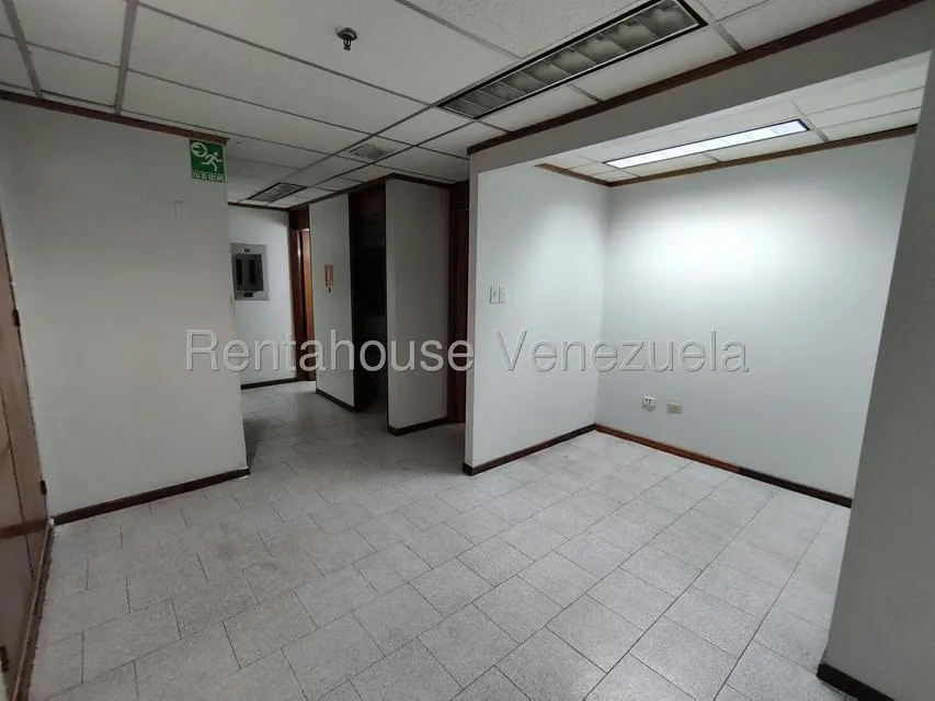 Oficina en Alquiler en Plaza Venezuela, Distrito Metropolitano - 18