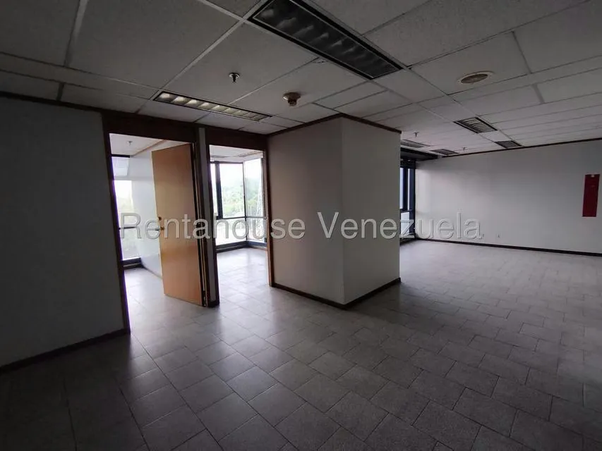 Oficina en Alquiler en Plaza Venezuela, Distrito Metropolitano - 25