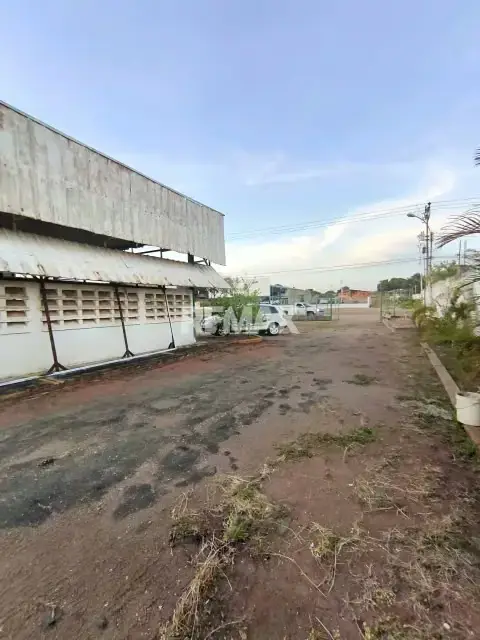 En Alquiler Patio con Oficina, Depósito y Casa para Colaboradores En El Tigre, Estado Anzoátegui.
