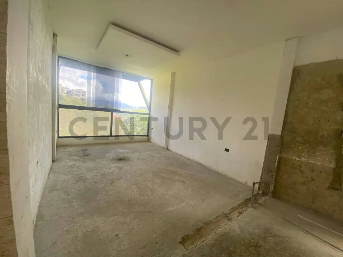 Se vende Terreno en Caicaguana, El Hatillo con Casa quinta en obra gris - 16