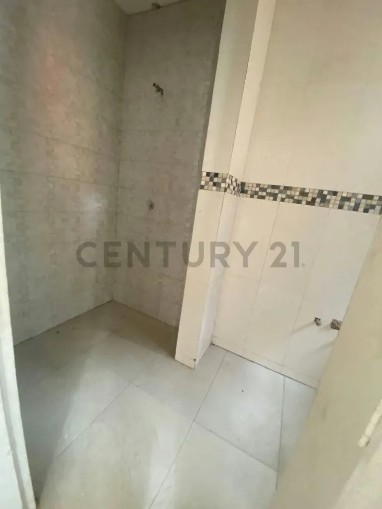 Se vende Terreno en Caicaguana, El Hatillo con Casa quinta en obra gris - 25