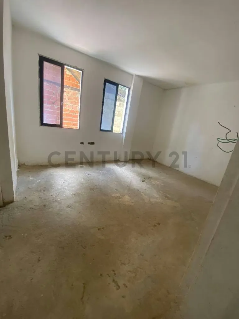 Se vende Terreno en Caicaguana, El Hatillo con Casa quinta en obra gris - 48