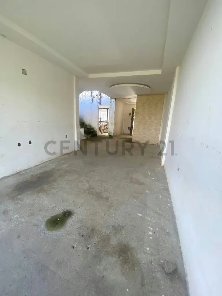 Se vende Terreno en Caicaguana, El Hatillo con Casa quinta en obra gris - 6
