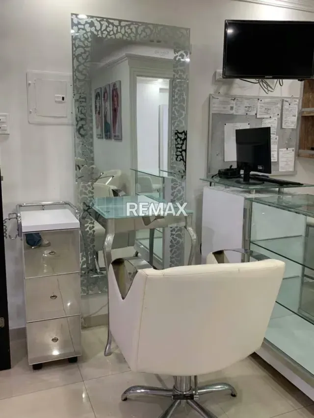 Local comercial equipado para Salón de Belleza C.C Monte Bianco - 9