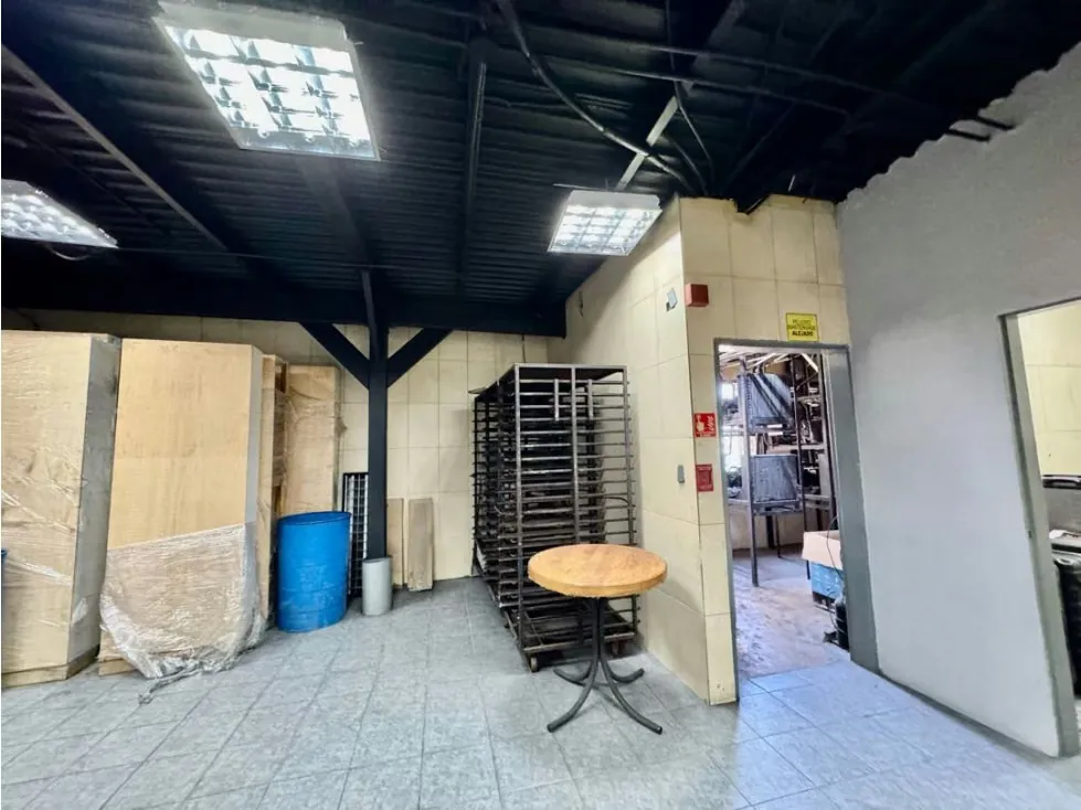 Se vende edificio comercial 1.606m2 La Guaira - 11