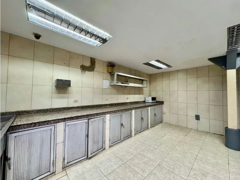 Se vende edificio comercial 1.606m2 La Guaira - 8