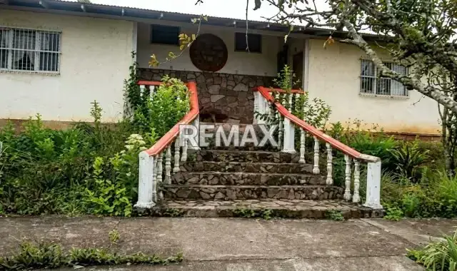 SE VENDE CASA CLUB EN LOBATERA