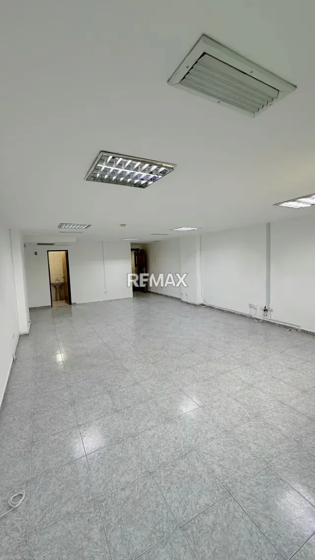 Oficina en Alquiler Torre Movilnet concepto abierto planta 50% excelente ubicación - 6