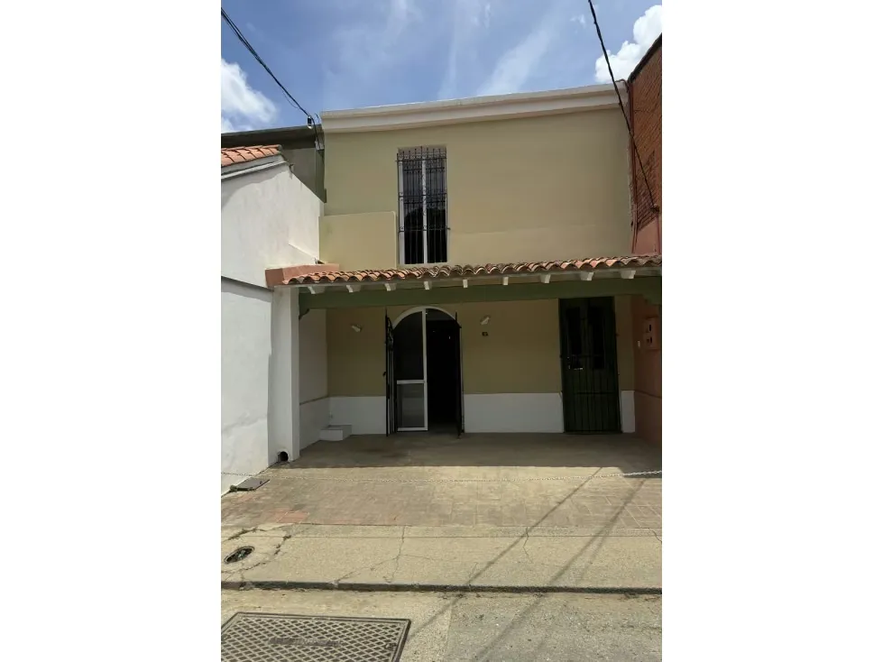 Alquiler de Casa Comercial en el Hatillo 158147AB 179m2/2B/2PE