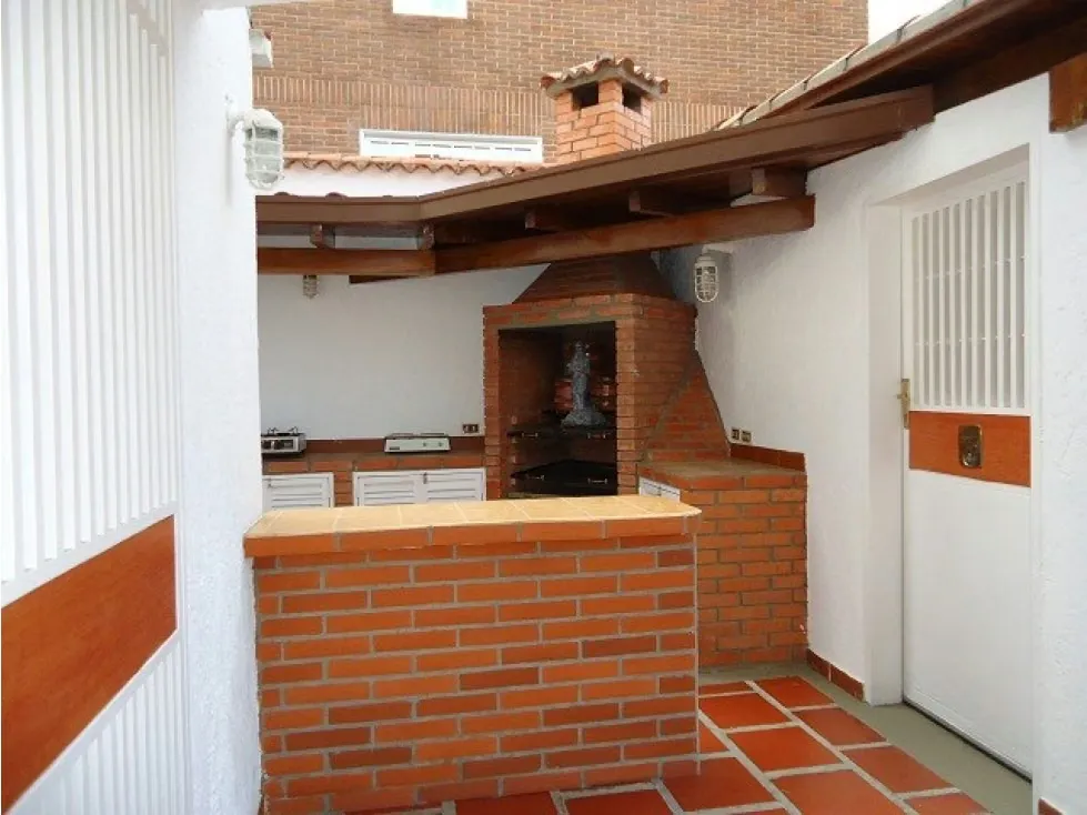 Vendo casa 350m2 Los Samanes 6870 - 4