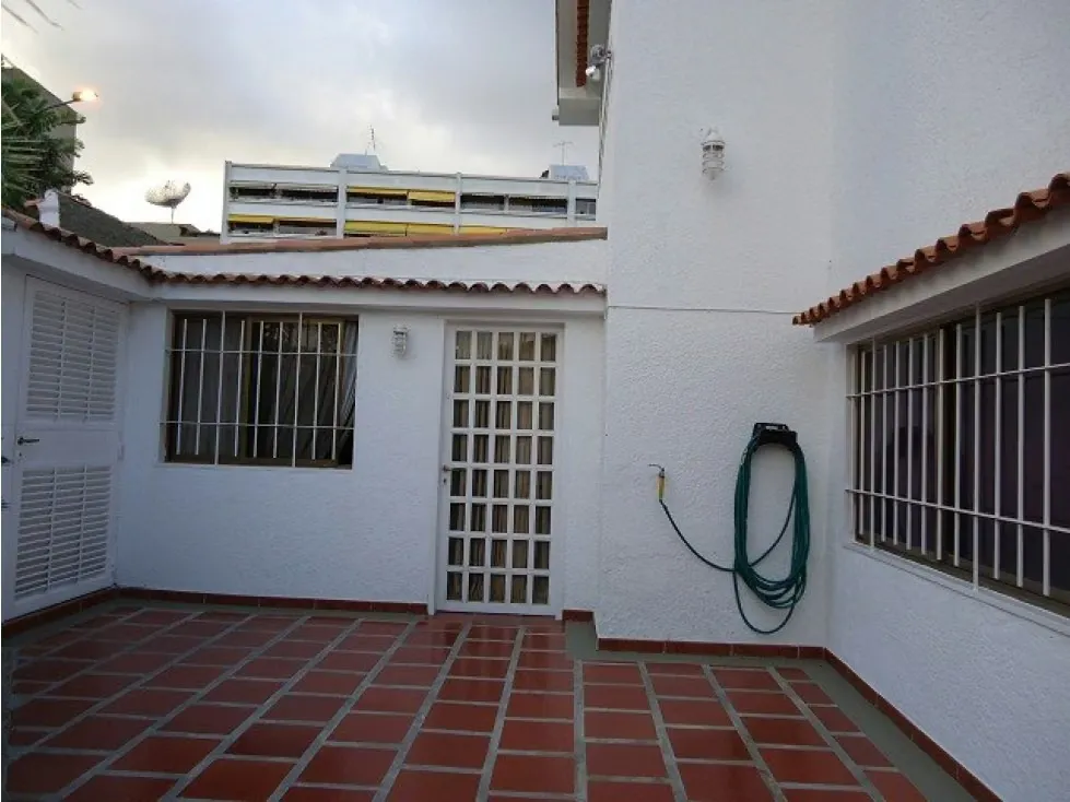 Vendo casa 350m2 Los Samanes 6870 - 5