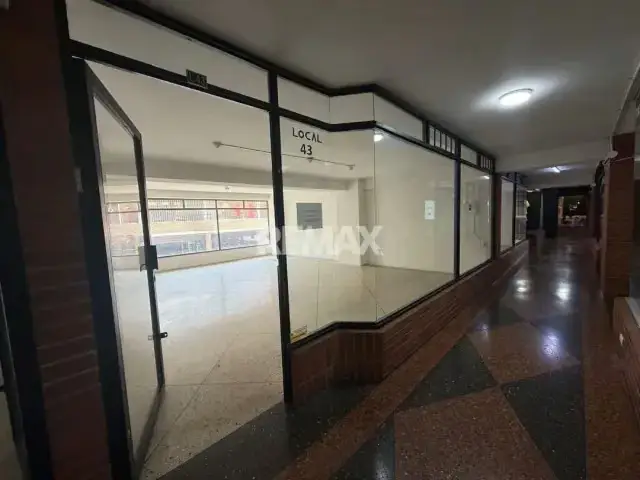 LOCAL COMERCIAL EN ALQUILER N 43 EN EL CENTRO COMERCIAL GUARAUNO