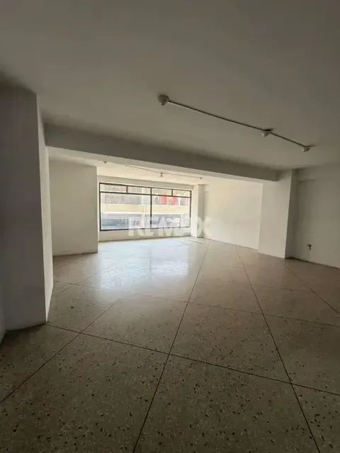 LOCAL COMERCIAL EN ALQUILER N 43 EN EL CENTRO COMERCIAL GUARAUNO - 2