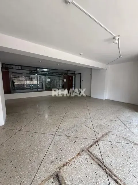 LOCAL COMERCIAL EN ALQUILER N 43 EN EL CENTRO COMERCIAL GUARAUNO - 4