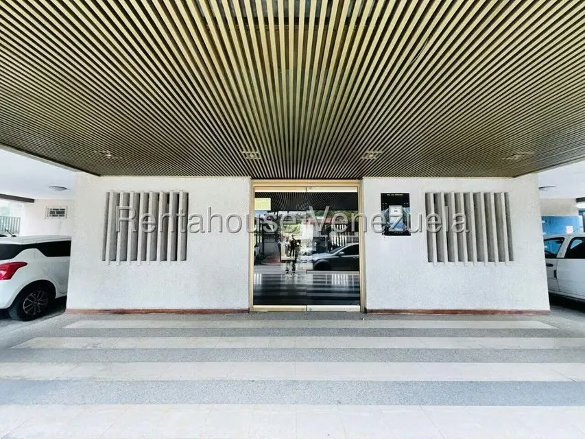 Apartamento (1 Nivel) en Alquiler en Santa Paula, Distrito Metropolitano - 2