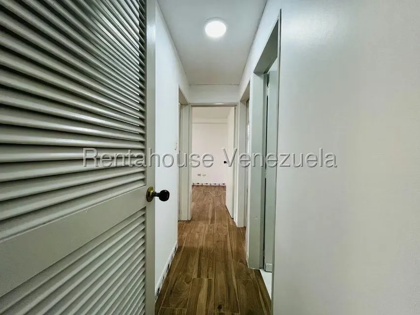Apartamento (1 Nivel) en Alquiler en Santa Paula, Distrito Metropolitano - 13
