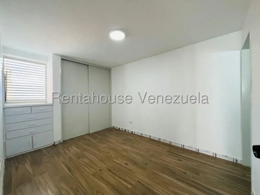 Apartamento (1 Nivel) en Alquiler en Santa Paula, Distrito Metropolitano - 14