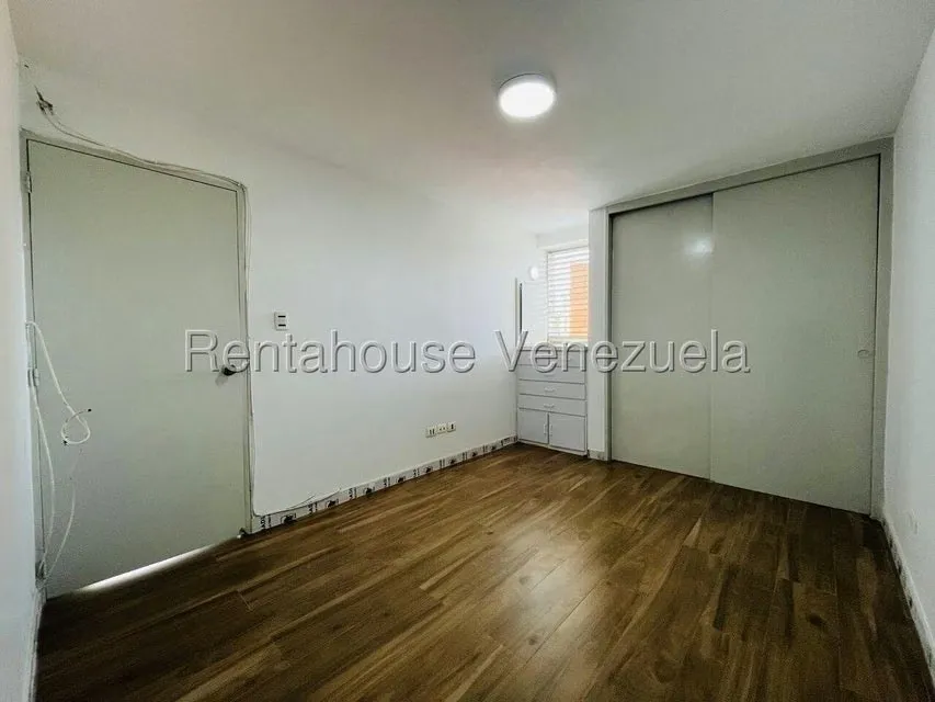 Apartamento (1 Nivel) en Alquiler en Santa Paula, Distrito Metropolitano - 15