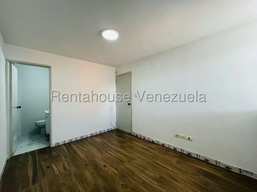 Apartamento (1 Nivel) en Alquiler en Santa Paula, Distrito Metropolitano - 16