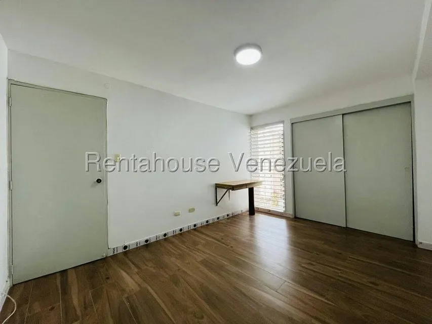 Apartamento (1 Nivel) en Alquiler en Santa Paula, Distrito Metropolitano - 20