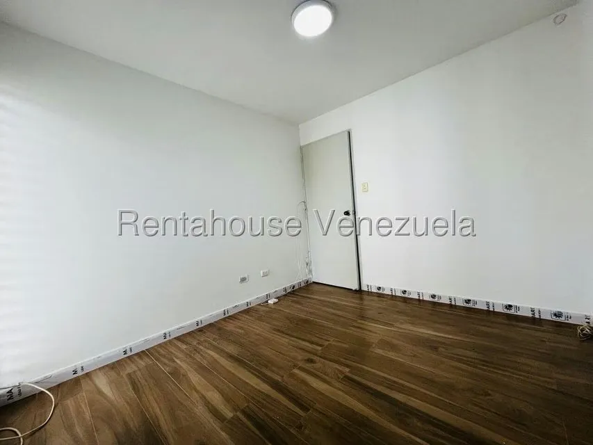 Apartamento (1 Nivel) en Alquiler en Santa Paula, Distrito Metropolitano - 23