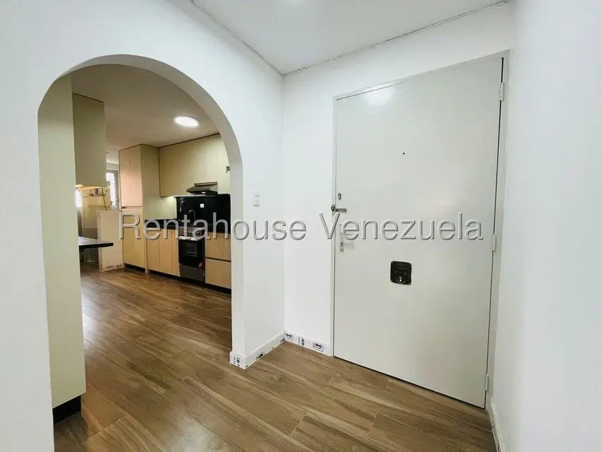 Apartamento (1 Nivel) en Alquiler en Santa Paula, Distrito Metropolitano - 26