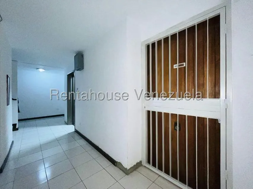 Apartamento (1 Nivel) en Alquiler en Santa Paula, Distrito Metropolitano - 4